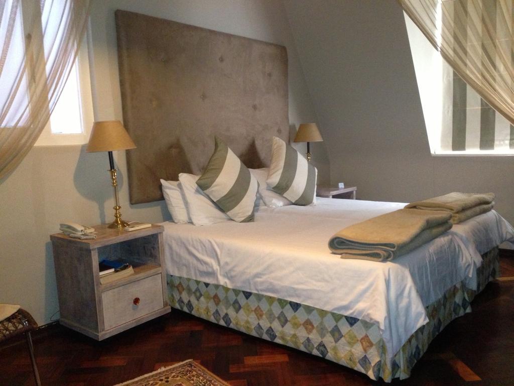 Tudor Hotel 3*