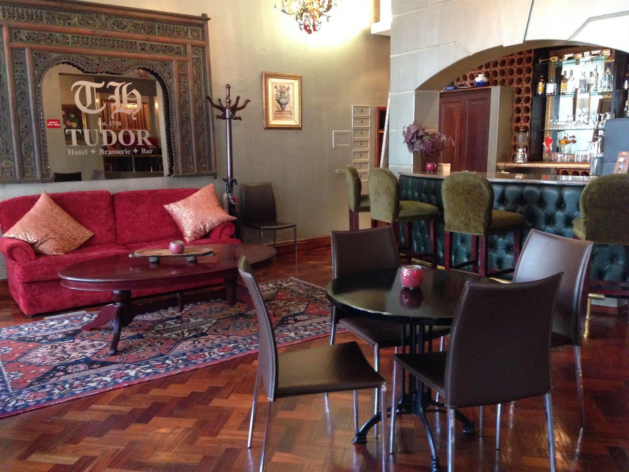 Tudor Hotel 3*