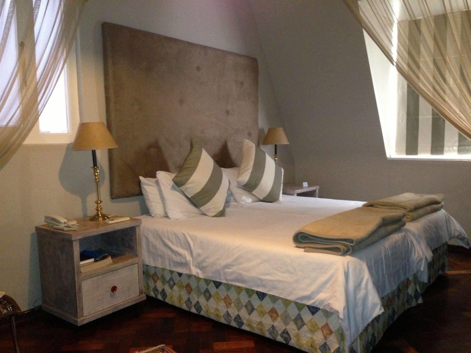 Tudor Hotel 3*